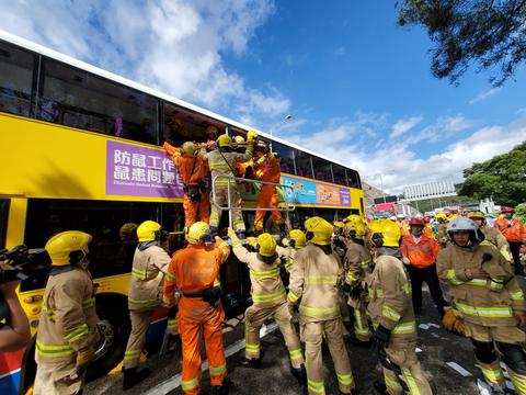 香港兩巴士相撞 事發(fā)時相撞約三次